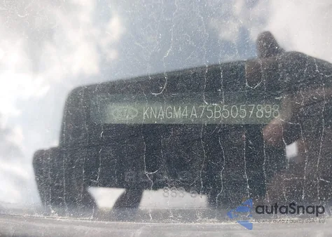 2011 Kia Optima Lx z USA, uszkodzony, nr VIN KNAGM4A75B5057898